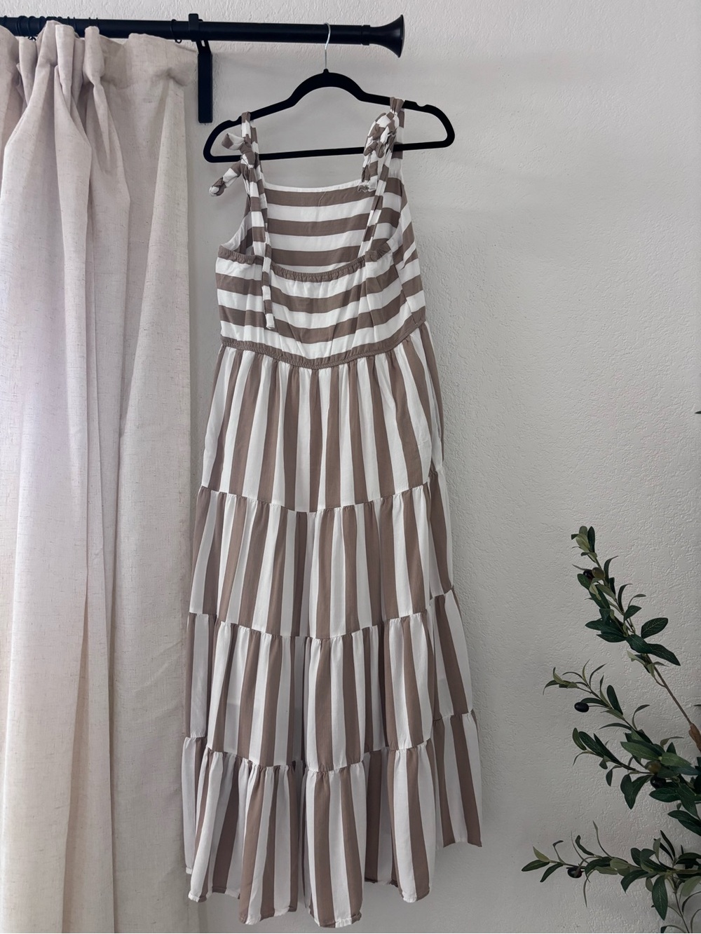 Womens Maxi Sleeveless Dress - Picture 2 of 6